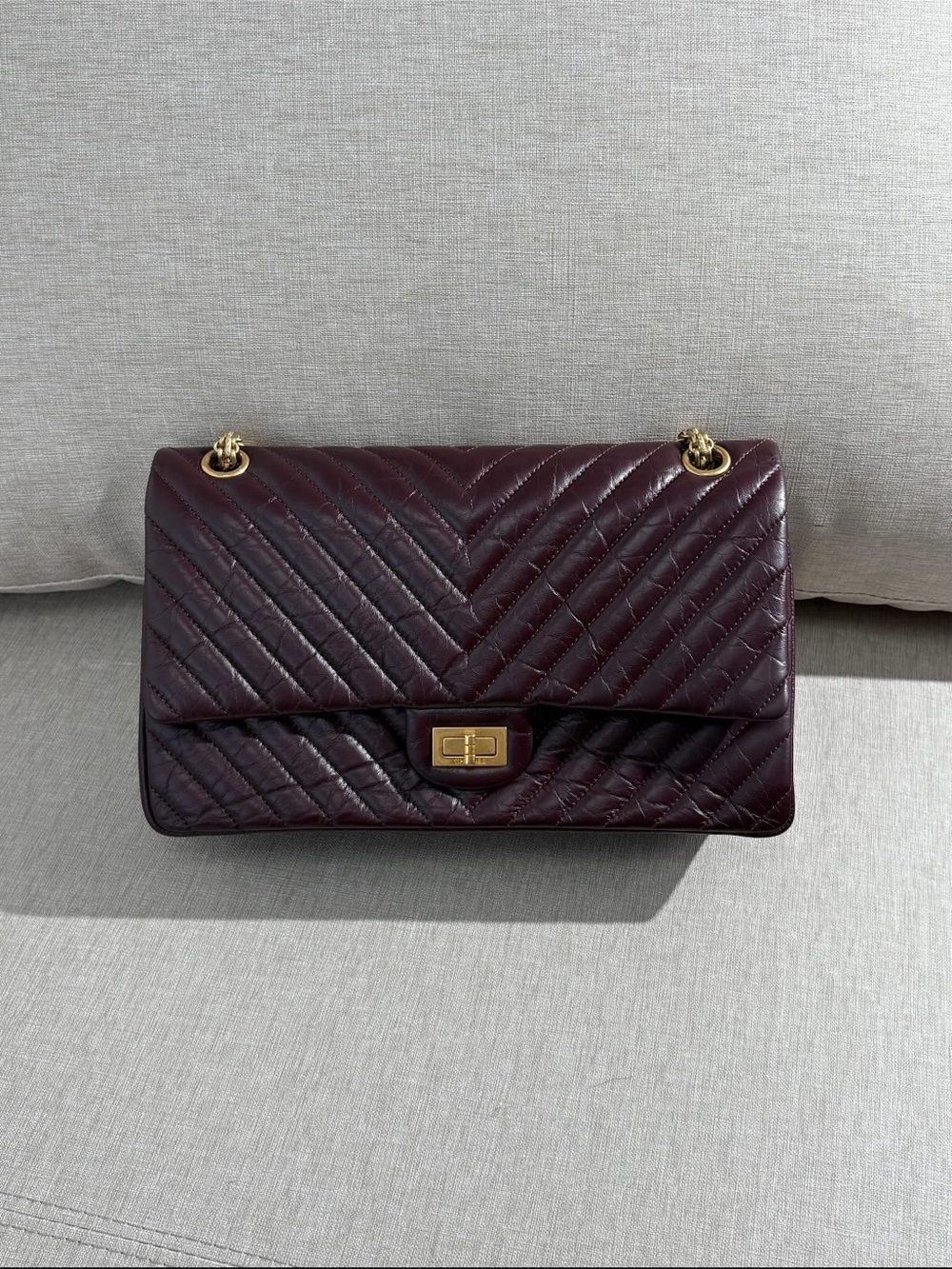 Chanel 2.55 reissue 226 chevron leather Burgundy series 23